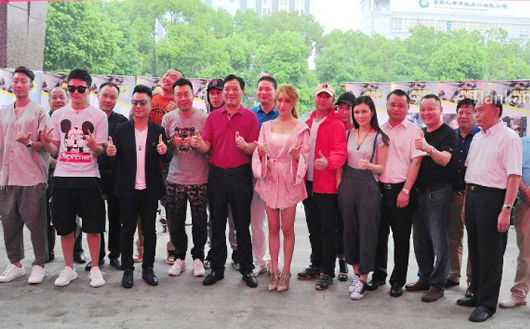 主创人员合影 主创人员合影