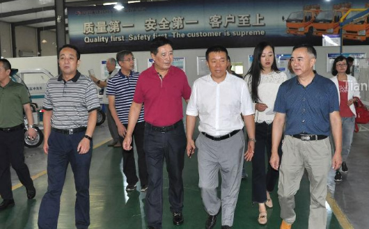 中国城市经济学会中小城市经济发展委员会秘书长杨中川(右三)一行莅临天康调研 中国城市经济学会中小城市经济发展委员会秘书长杨中川(右三)一行莅临天康调研