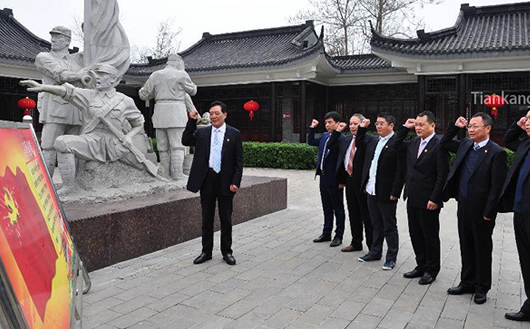 天康集团党委书记、董事长赵宽率集团新一届党委班子成员来到龙岗抗大八分校纪念馆 天康集团党委书记、董事长赵宽率集团新一届党委班子成员来到龙岗抗大八分校纪念馆