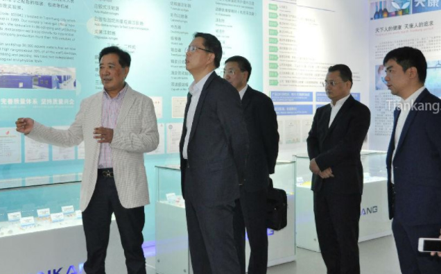 天康集团董事长赵宽和天长市委书记邓继敢 天康集团董事长赵宽和天长市委书记邓继敢