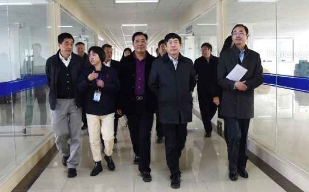 科技部副部长、党组成员徐南平在省科技厅党组书记、厅长宛晓春,滁州市科技局局长王燕永,天长市领导朱大纲等相关领导的陪同下莅临安徽天康集团调研工作 科技部副部长、党组成员徐南平在省科技厅党组书记、厅长宛晓春,滁州市科技局局长王燕永,天长市领导朱大纲等相关领导的陪同下莅临安徽天康集团调研工作