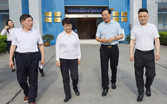 安徽副省长王翠凤莅临安徽天康集团调研指导工作 安徽副省长王翠凤莅临安徽天康集团调研指导工作