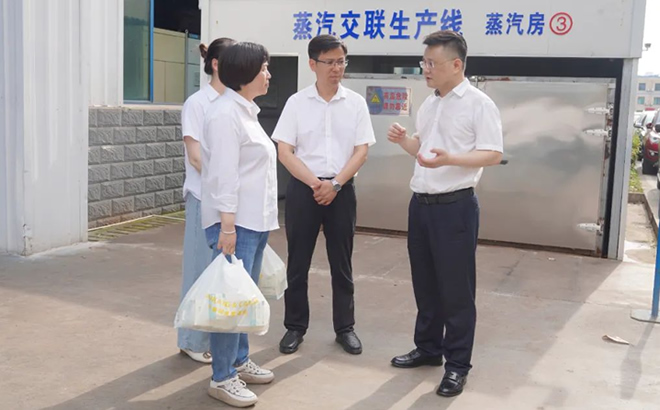 高温慰问现场 高温慰问现场